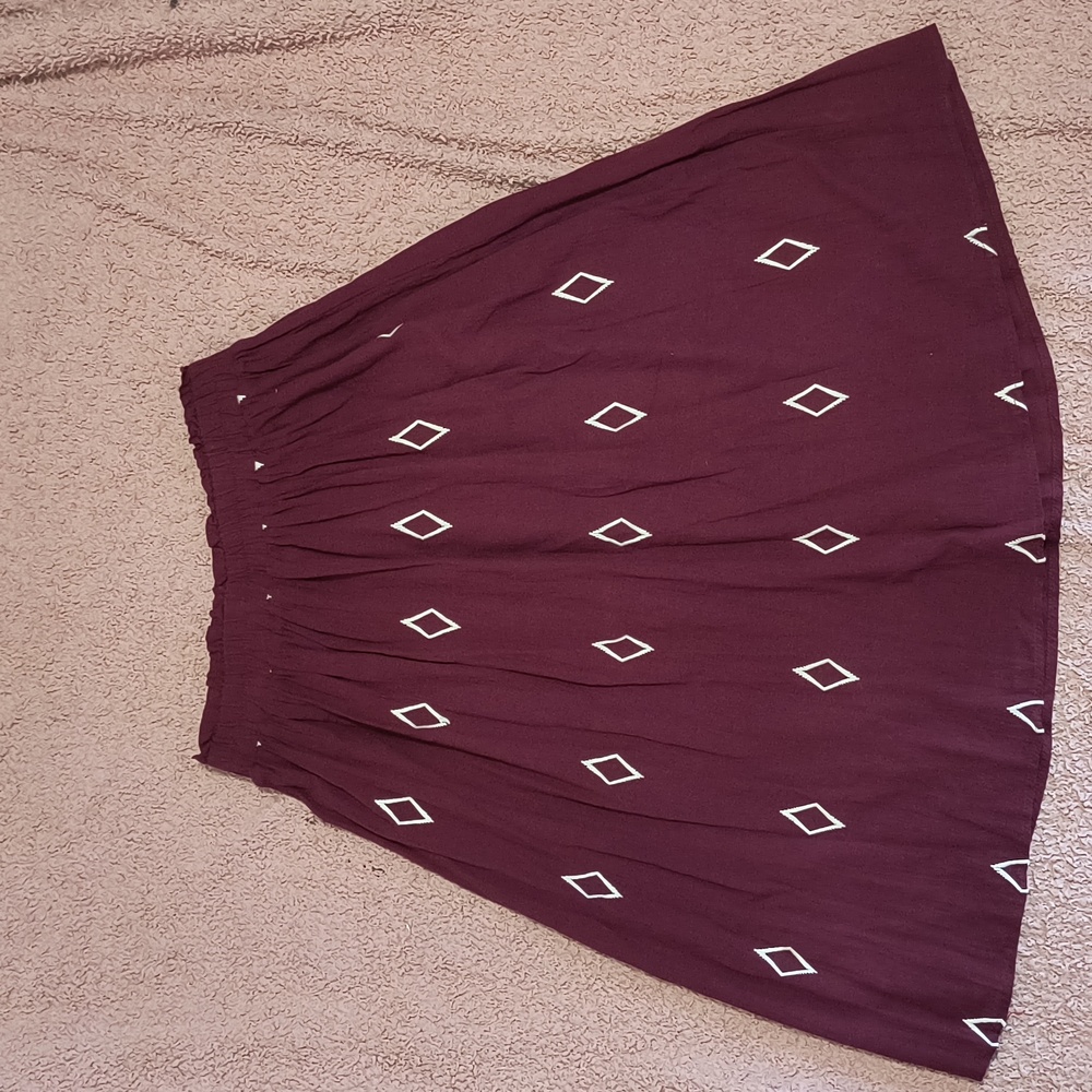 Polagram Burgundy White Embroidered Diamond Pattern Midi Skirt - Picture 4 of 4